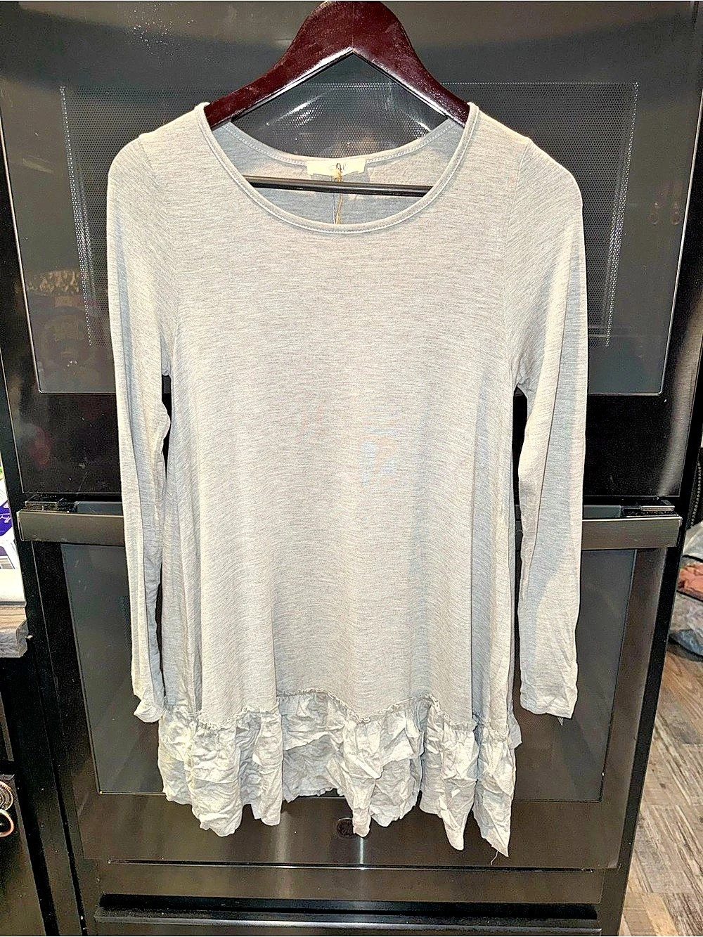 Easel Women’s Gray Long Sleeve Ruffle Top